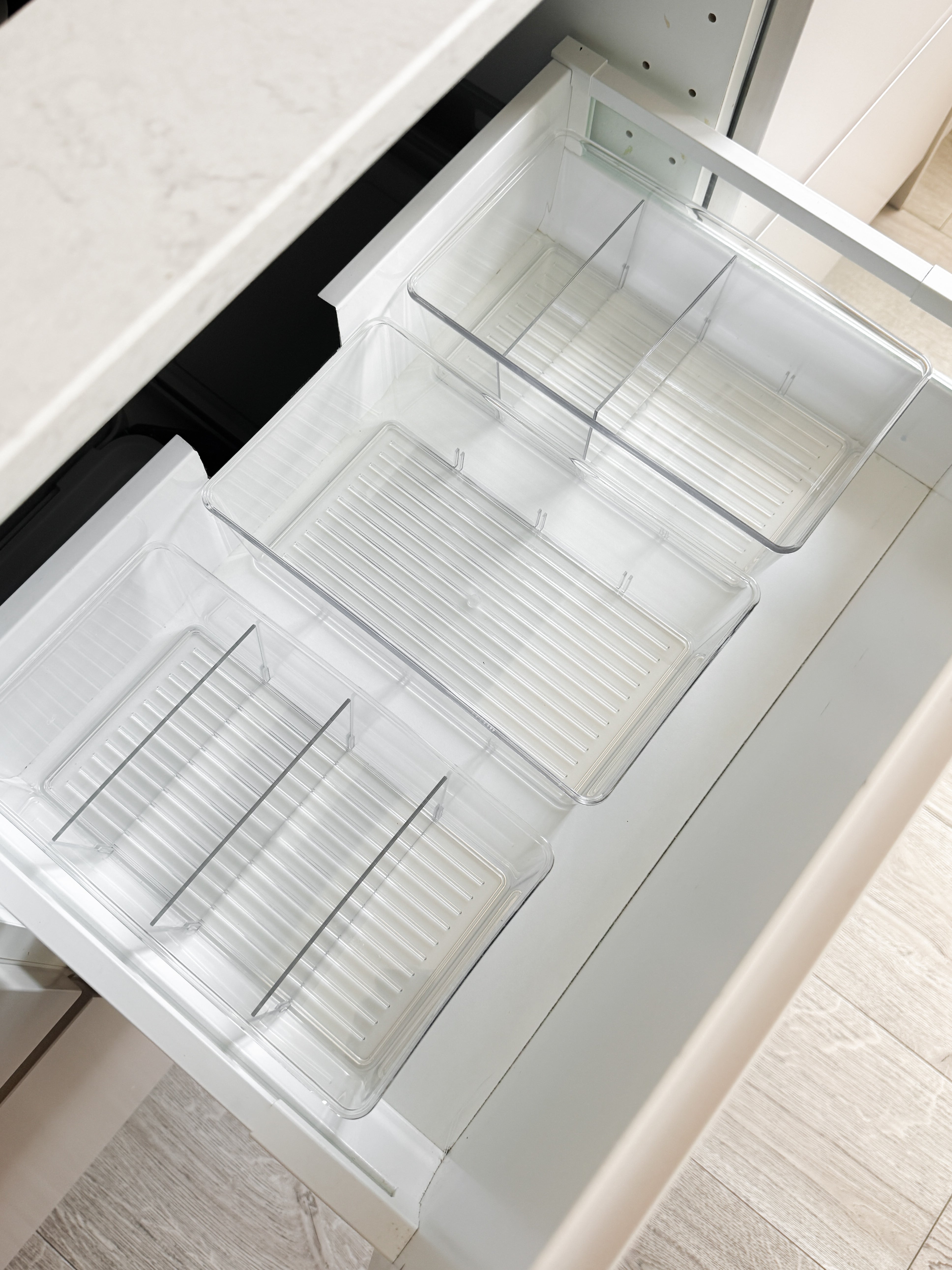 2-pack transparent förvaringslåda med avdelare